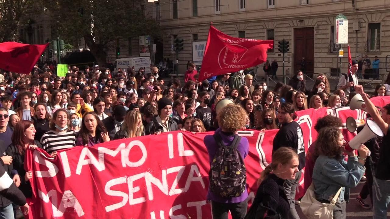 G20, studenti e Fridays for Future in piazza: "Basta chiacchiere, ridateci il nostro futuro"