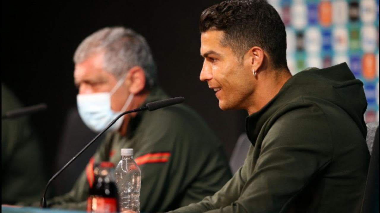 CR7 contro lo sponsor Coca Cola, il nutrizionista Fagnani: "Bravo!". Ma i social si dividono