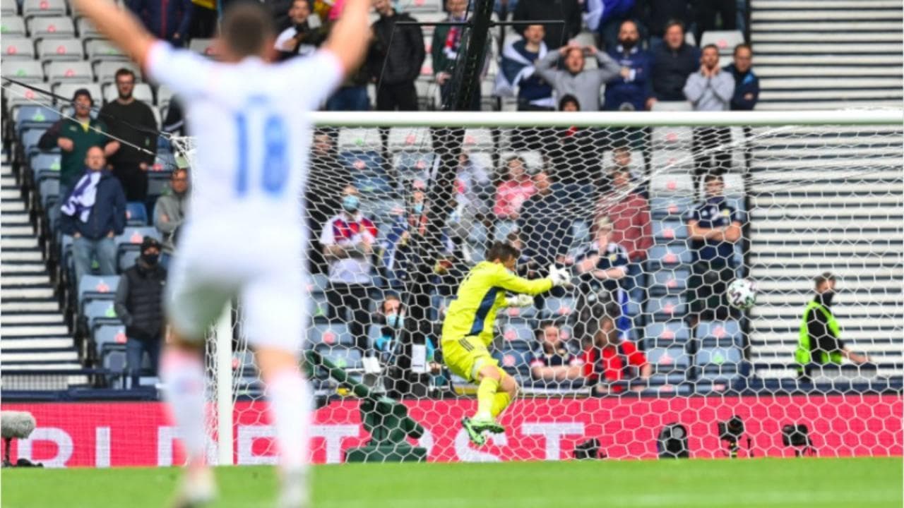 Euro2020, Schick segna da centrocampo: ecco i gol più famosi da distanza impossibile