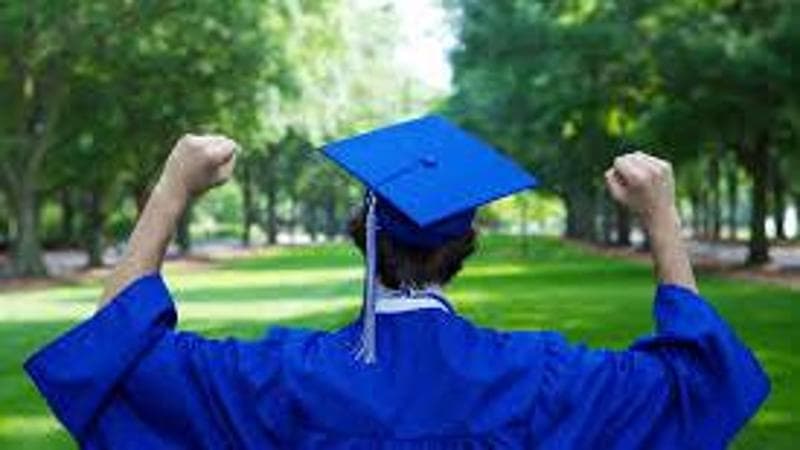 Università telematiche, la sintesi del ministero: “Gli atenei online possono avere la metà dei docenti delle tradizionali e devono fare lezioni in diretta”