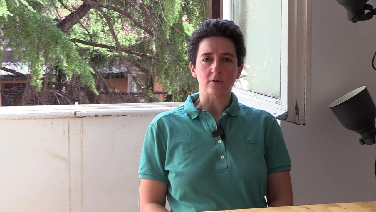 Se una coppia di due mamme ha una figlia in ospedale: "Per lo Stato mia moglie è un'estranea"