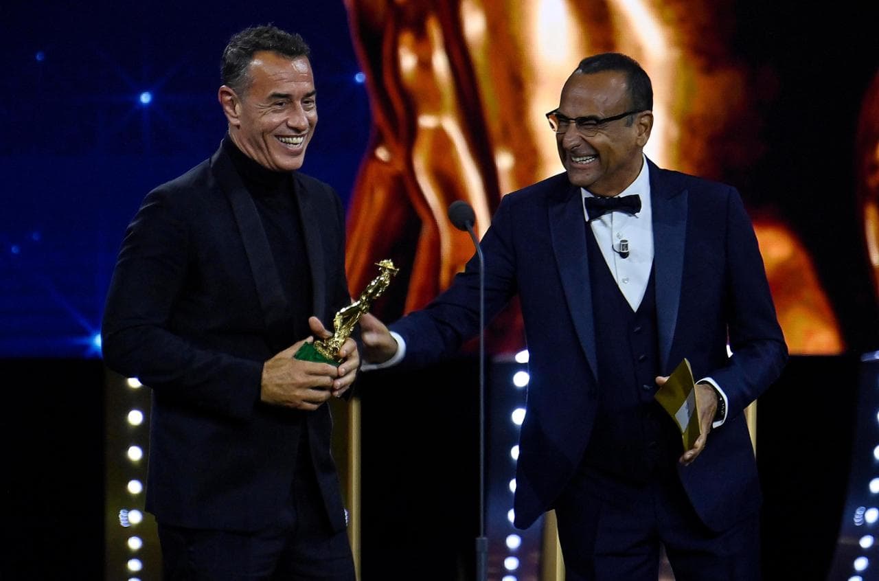Carlo Conti e il regista Matteo Garrone, vincitore del David di Donatello come miglior film
