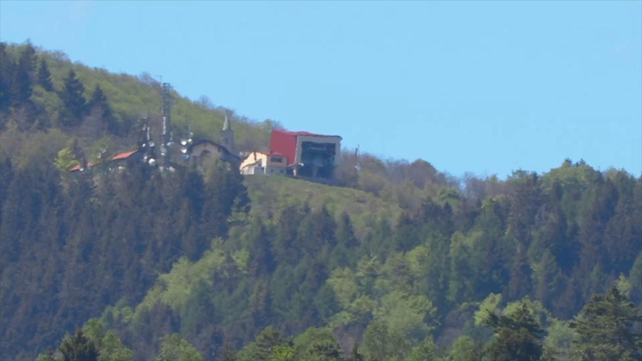 Stresa, precipita una cabina della funivia per il Mottarone: le prime immagini dal luogo dell'incidente