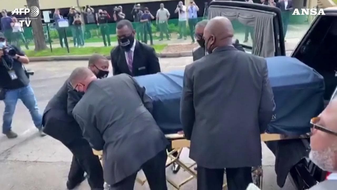 Morte George Floyd, l'arrivo del feretro nel santuario della North Central University di Minneapolis