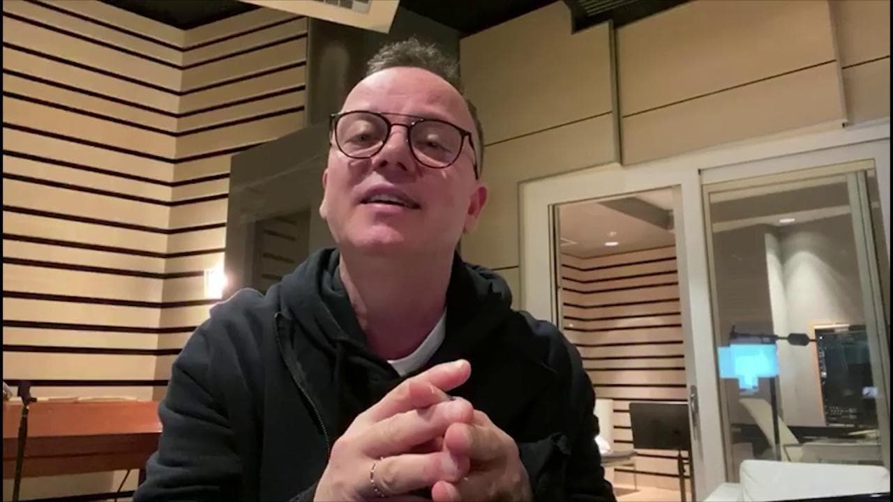Restando a casa, Gigi D'Alessio: "Non mollate mai, ritorneremo più forti di prima"