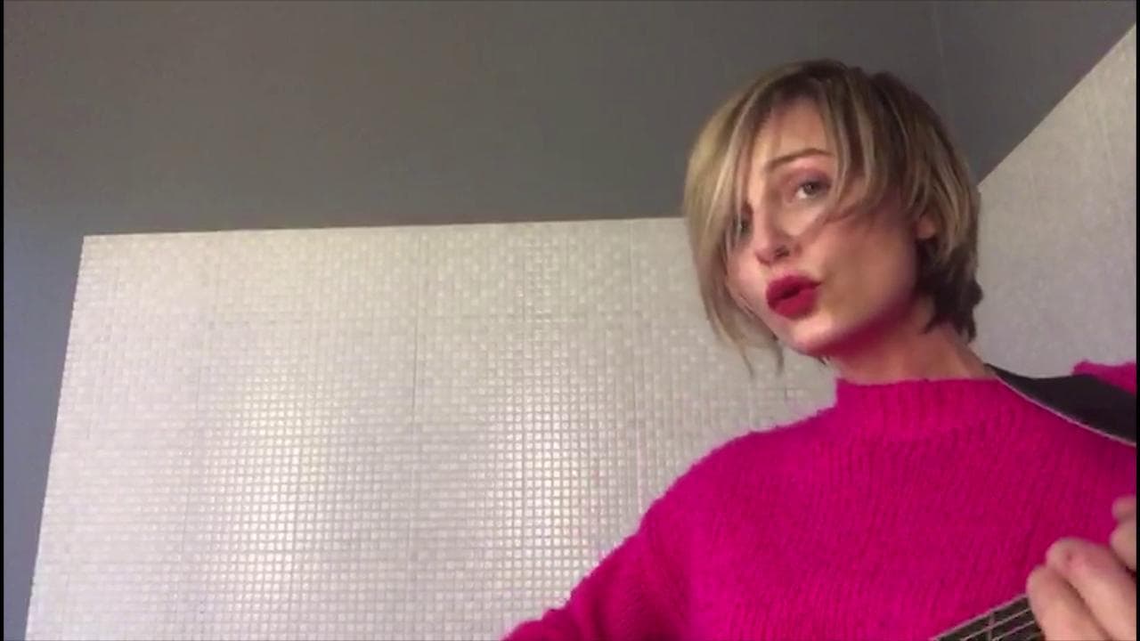 Restando a casa, Violante Placido: "La mia canzone per dirvi stiamo uniti e usciamone migliori"