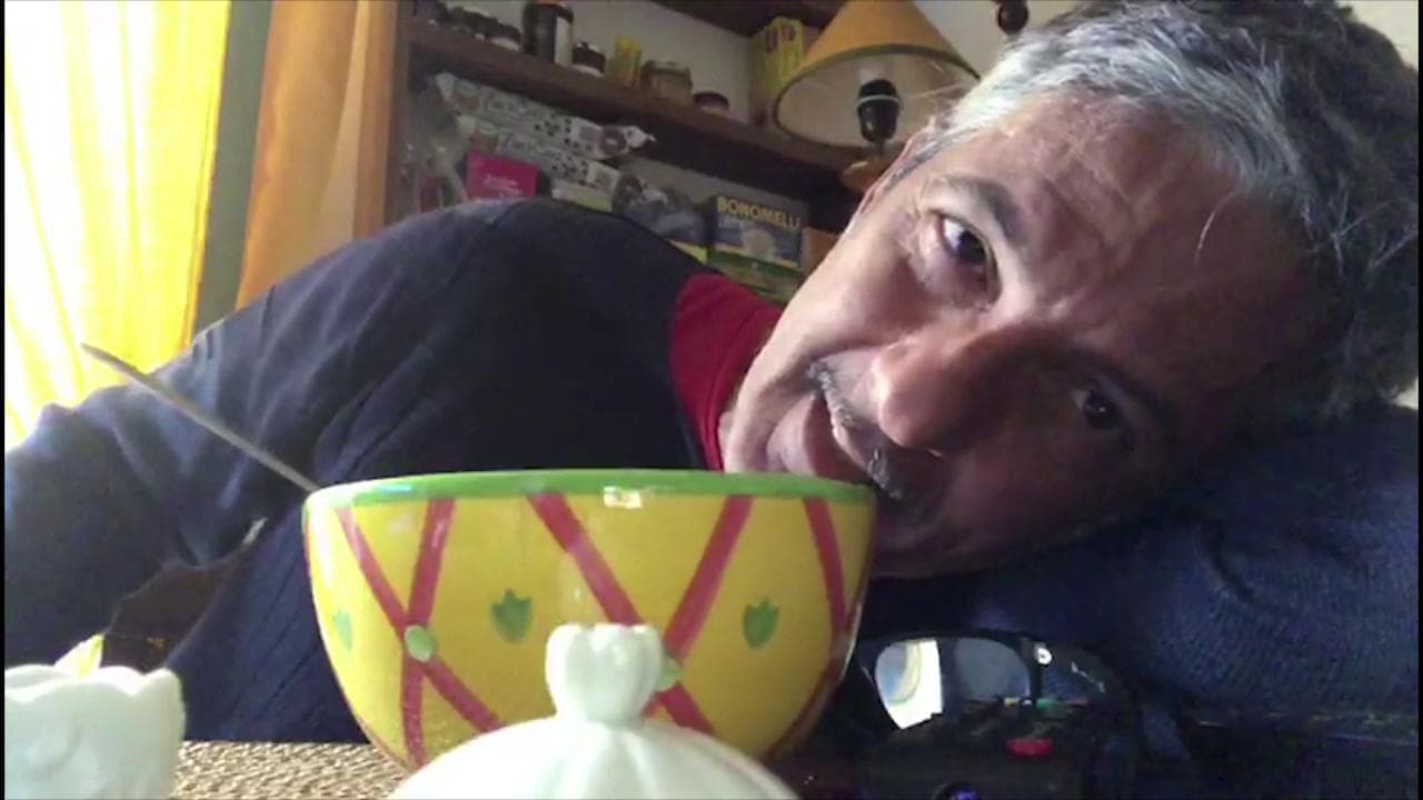 Restando a casa, Fiorello: "Io pigrissimo ora sogno di uscire". E canta l'inno d'Italia a colazione