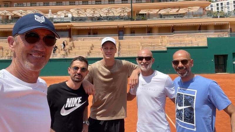 Sinner e il suo staff a Montecarlo