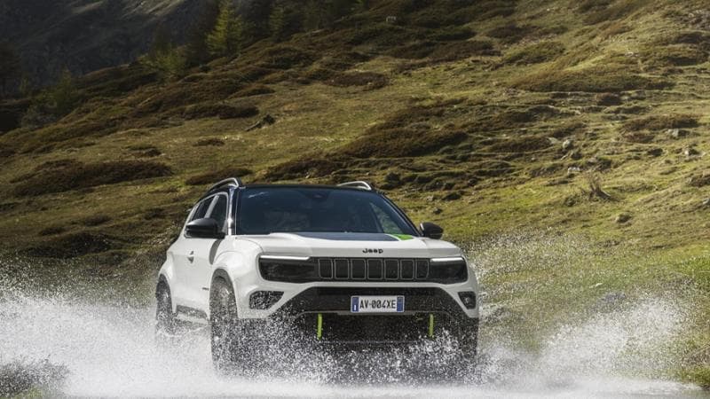 Tradizione Jeep, la Avenger ibrida lancia la sfida offroad con la trazione integrale