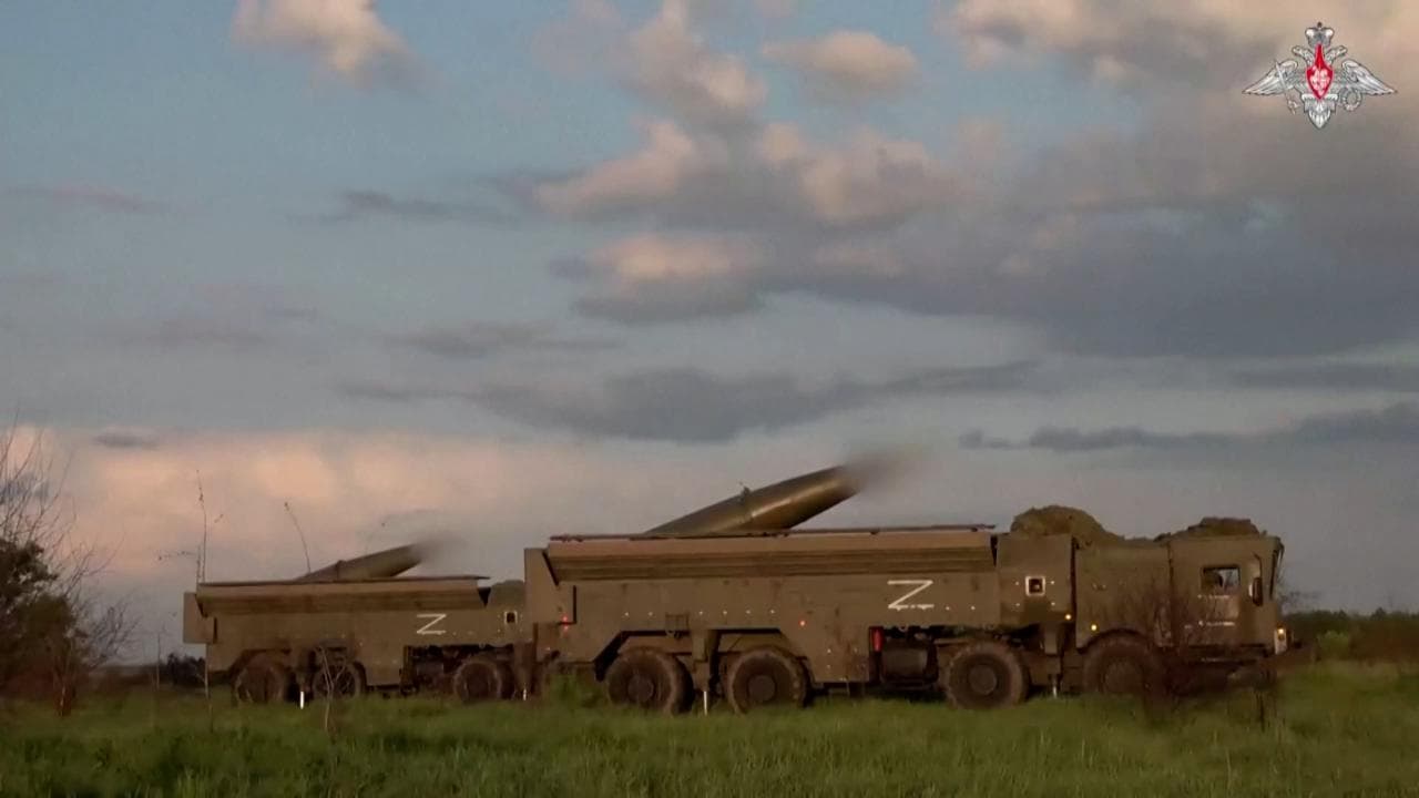 Russia, iniziate le esercitazioni con armi nucleari tattiche: le immagini
