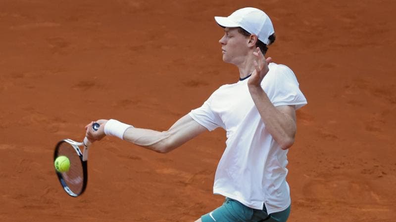 Sinner: “Pronto per il Roland Garros, l’anca non mi preoccupa”. Djokovic eliminato a Ginevra