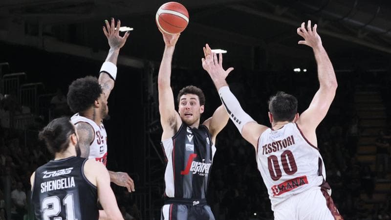 Basket, semifinali play-off: Belinelli schianta Venezia all'overtime, gara-1 alla Virtus