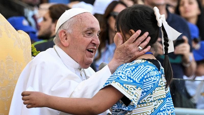 Giornata mondiale dei bambini, in 50mila all’Olimpico con il Papa. Francesco: “Al mondo serve la pace, voi potete fare una rivoluzione”