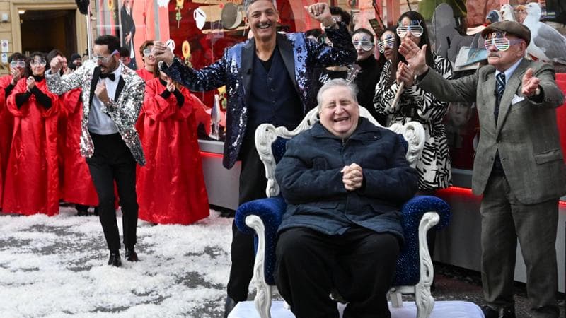 Fiorello festeggia i 70 anni di Vincenzo Mollica a 'Viva Rai2!'