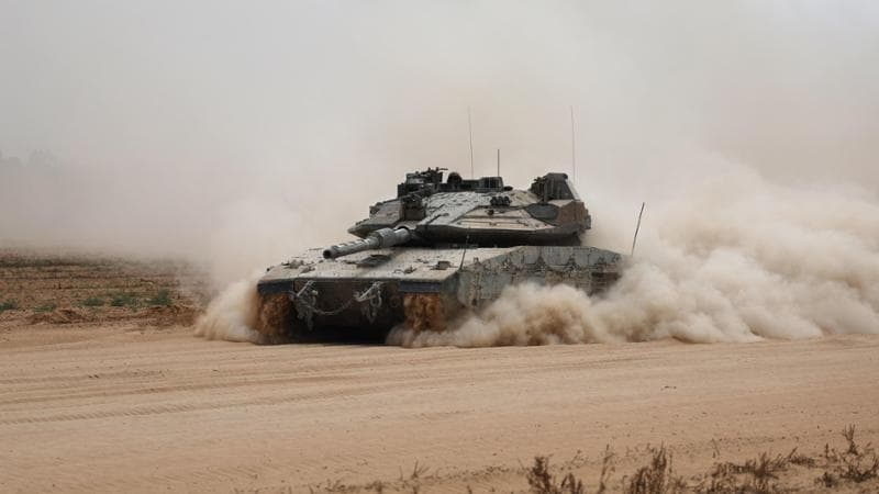 I carri israeliani nel centro di Rafah. Ieri altri 21 morti. L’Idf: non ci risulta