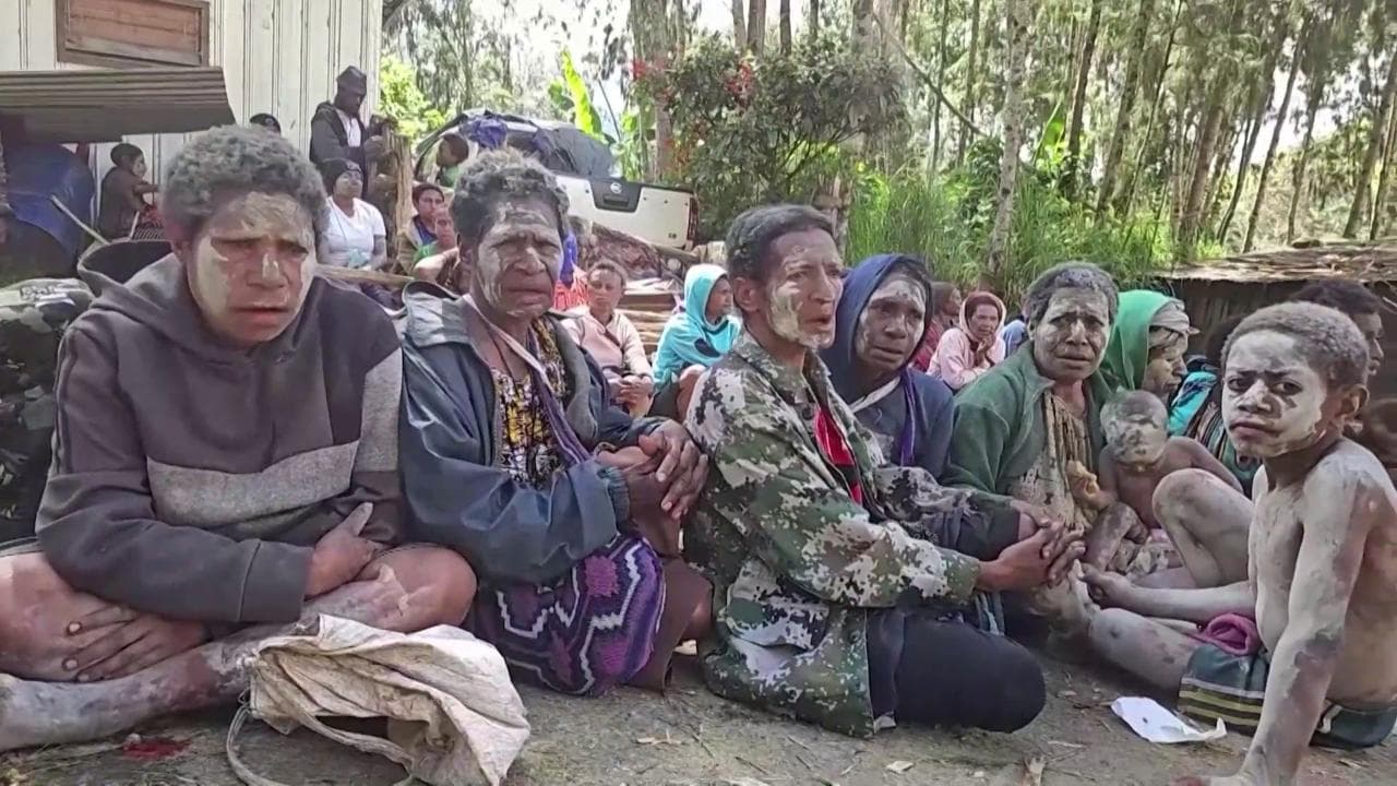 Papua Nuova Guinea, l'allarme: "2000 persone sepolte vive dalla frana". La testimonianza: "Ho perso 18 familiari, non riesco a recuperare i corpi"