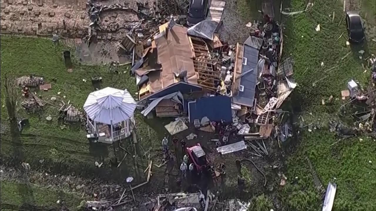 Texas, le immagini dei danni causati dal tornado che ha distrutto numerose abitazioni