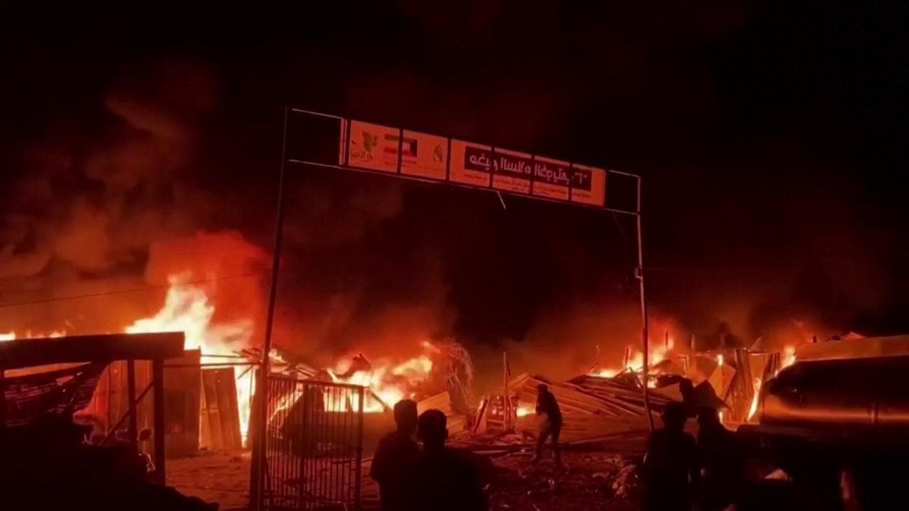 Rafah, strage di civili dopo un attacco di Israele. L'Idf: "Abbiamo colpito un compound di Hamas"