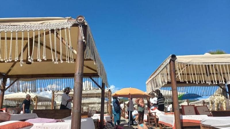 Al Twiga di Forte dei Marmi per riprendersi la spiaggia, la proposta di legge di Bonelli e Fratoianni