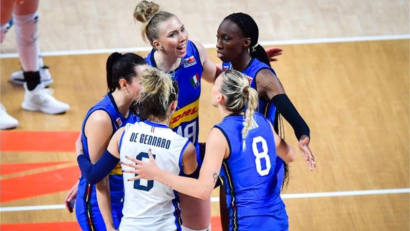 Le azzurre esultano dopo un punto