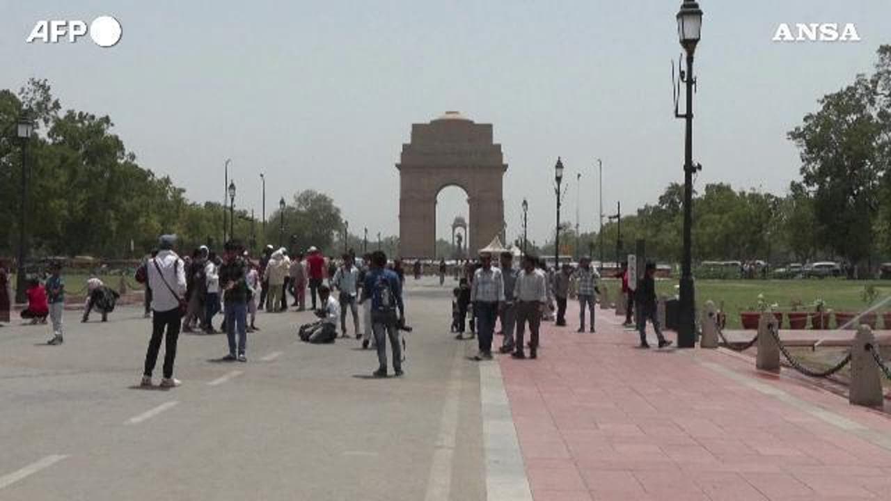 Caldo estremo in India, nella capitale New Delhi sfiorati i 50 gradi