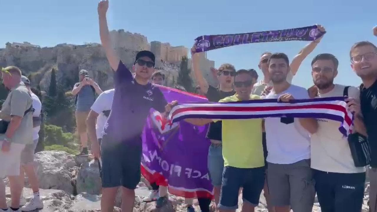L'Acropoli di Atene si tinge di viola per la finale di Conference, I tifosi della Fiorentina: "Quest'anno vogliamo la coppa"