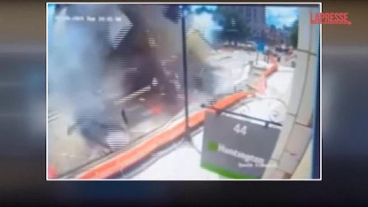 Usa, un'esplosione per sospetta fuga di gas fa saltare un edificio: diversi i feriti