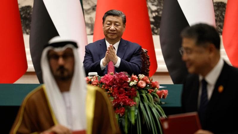 Xi Jinping corteggia i leader arabi e punta a nuovi affari: “Posizione comune sulla Palestina”