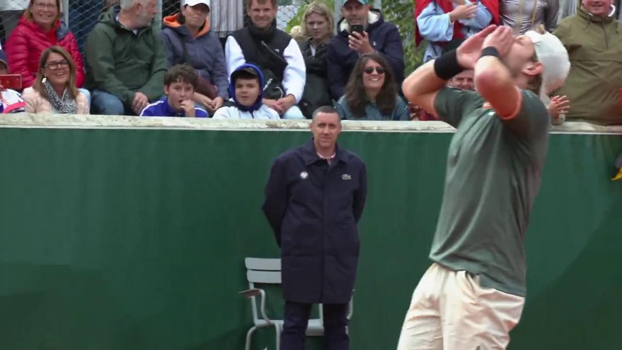 La spettacolare esultanza di Zizou Bergs per il passaggio del turno al Roland Garros