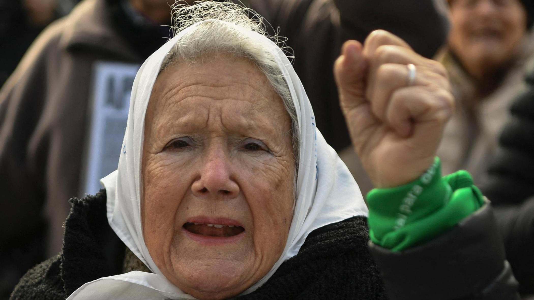 Arjantin'de Plaza de Mayo Anneleri'nin sembolü Nora Cortinas hayatını kaybetti
