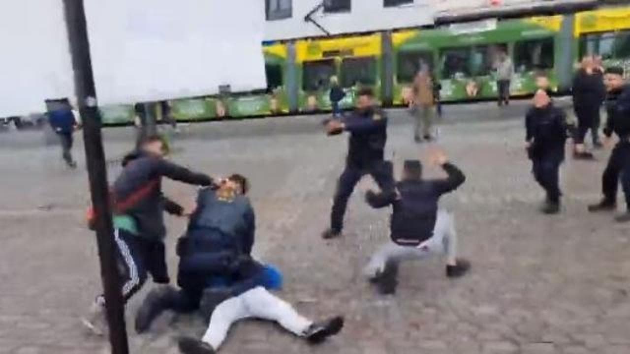 Germania, ferito il politico anti islam Michael Stürzenberger. Il video dell'accoltellamento