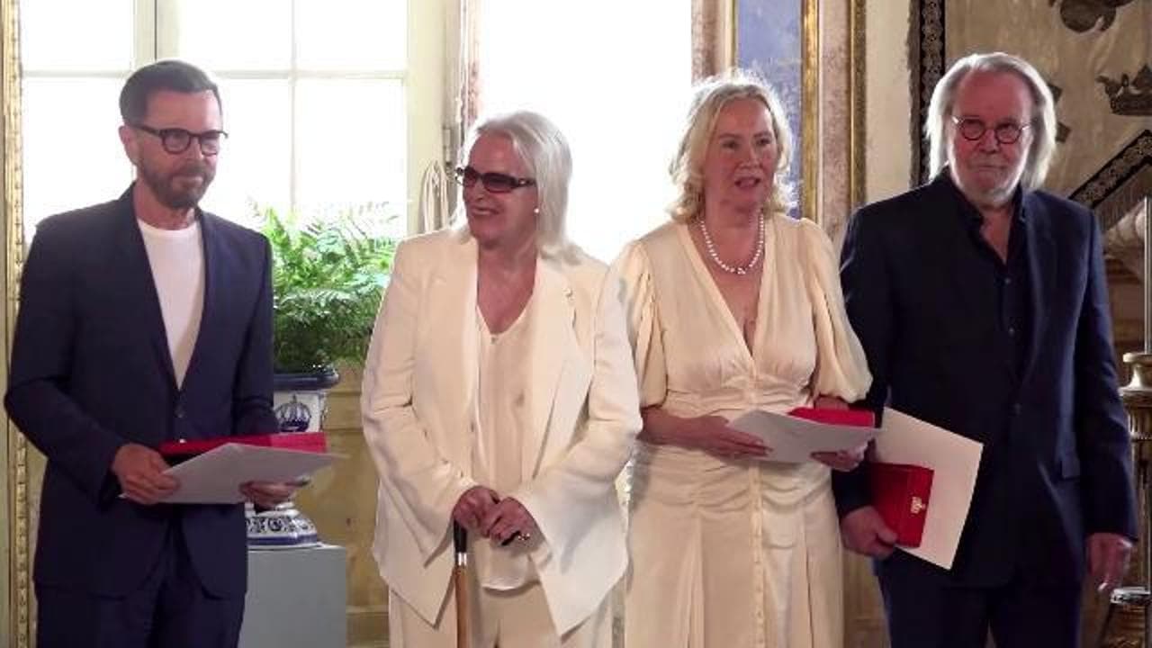 Gli Abba nominati Cavalieri dal Re di Svezia: Carlo XVI Gustavo consegna le medaglie al gruppo