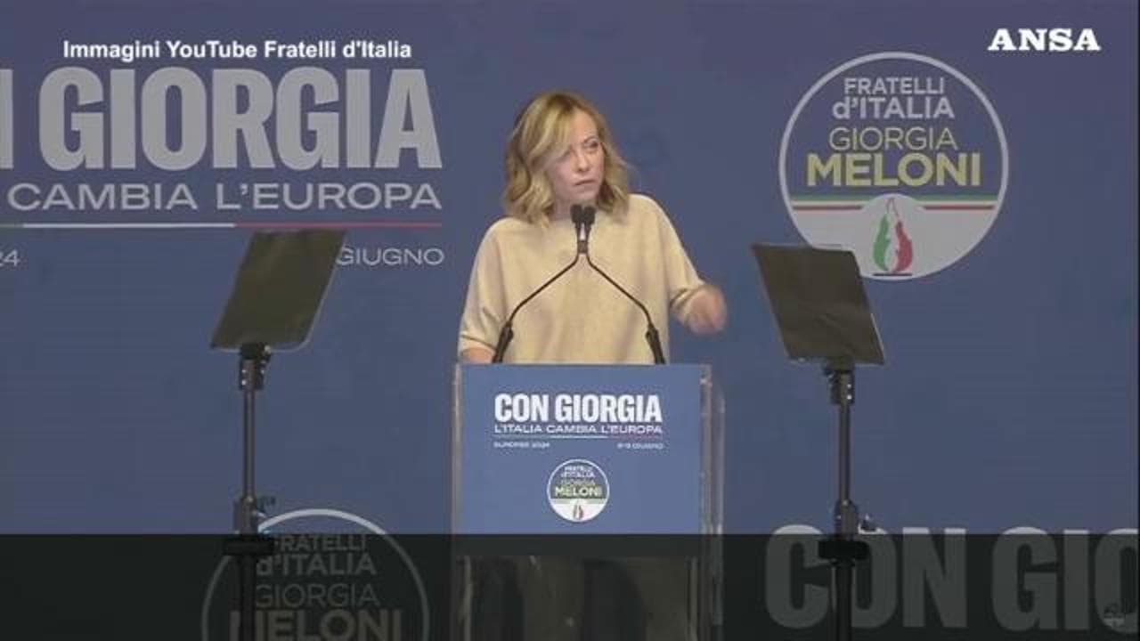 Meloni: "Secondo Schlein non sono democratica? Non scappi e risponda"