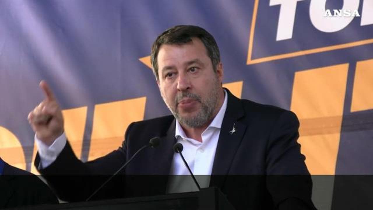 La gaffe di Salvini sull'autonomia: "Grazie a Gianfranco... Fini"
