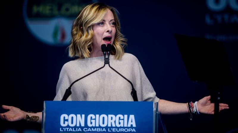 Meloni, la sfida sovranista: posa da vittima e trasforma le Europee in un referendum