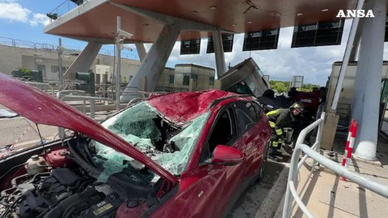 Tragico incidente al casello della A12 a Rosignano: vittime e feriti