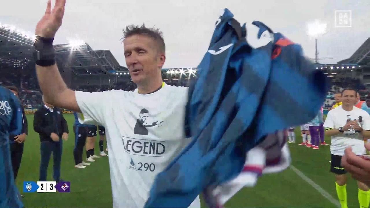 L'addio dell'arbitro Orsato alla Serie A: gli applausi dello stadio, l'abbraccio della famiglia