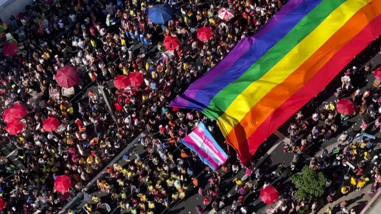 Sao Paulo, grande folla al Pride. Le associazioni Lgbtq+ : "Ma in Brasile le discriminazioni restano"