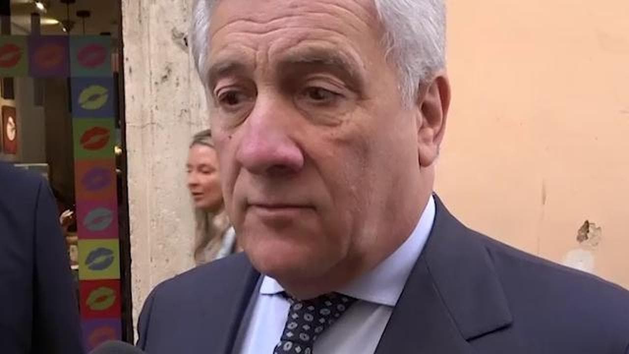Attacco della Lega, Tajani risponde alla Lega: "Chiedere le dimissioni di Mattarella non ha senso"