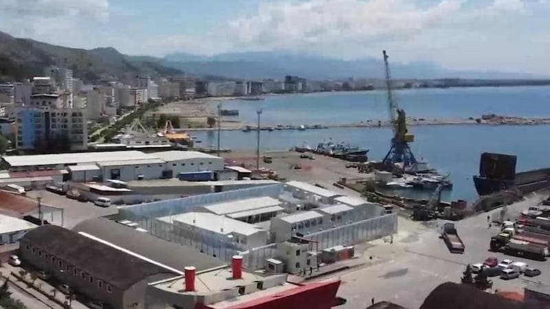 Un fiume di soldi per i centri in Albania: appalto da 13,5 milioni per il noleggio di una nave (privata) che trasporterà i migranti