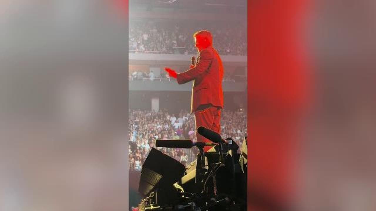 Justin Timberlake interrompe il concerto per un fan che sta male