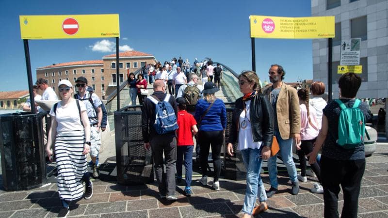 Venezia, tornelli per gestire i flussi dei turisti
