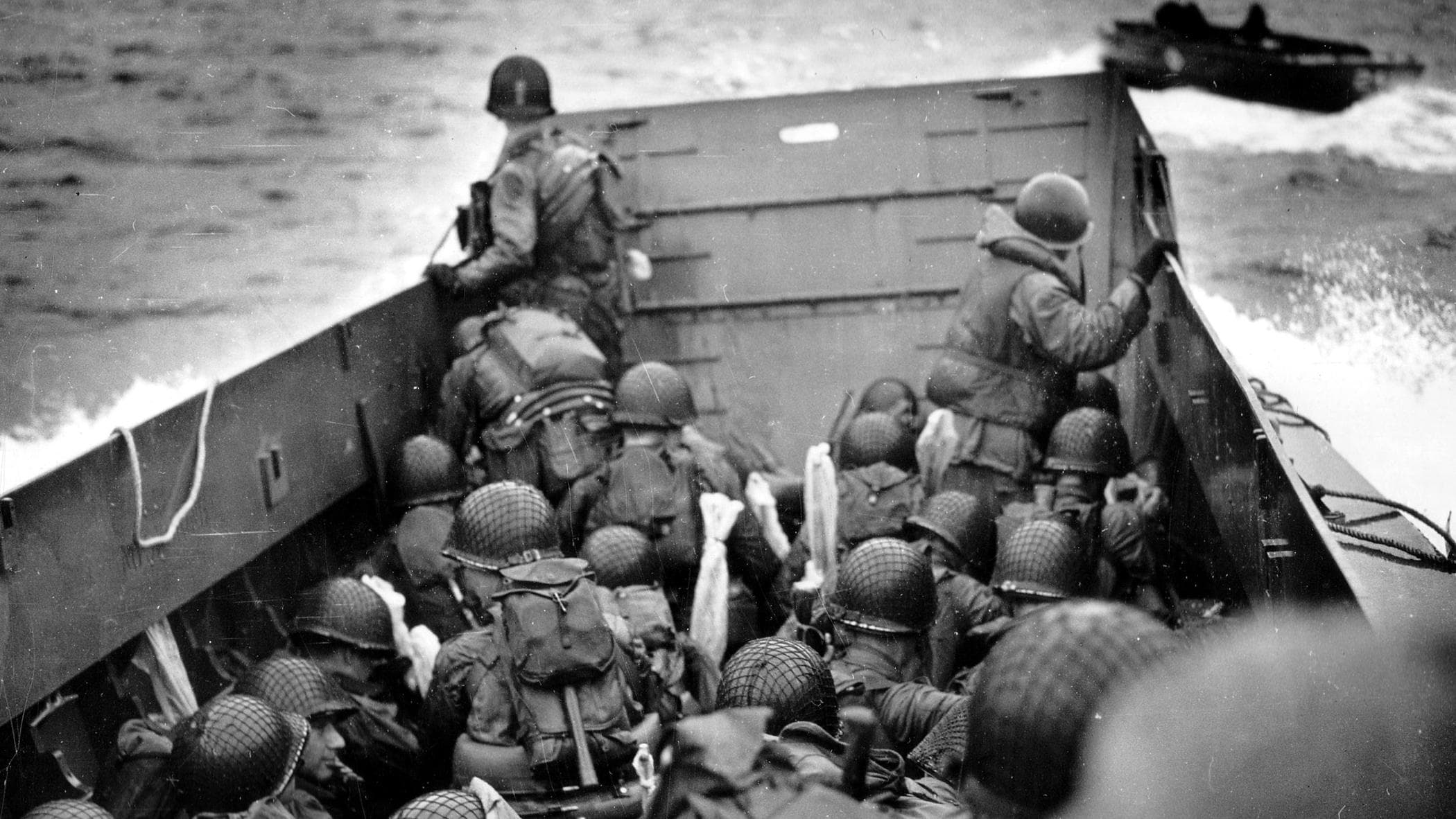 Truppe americane davanti alle coste di Omaha Beach / Foto archivio Conseil Régional de Basse-Normandie / National Archives USA