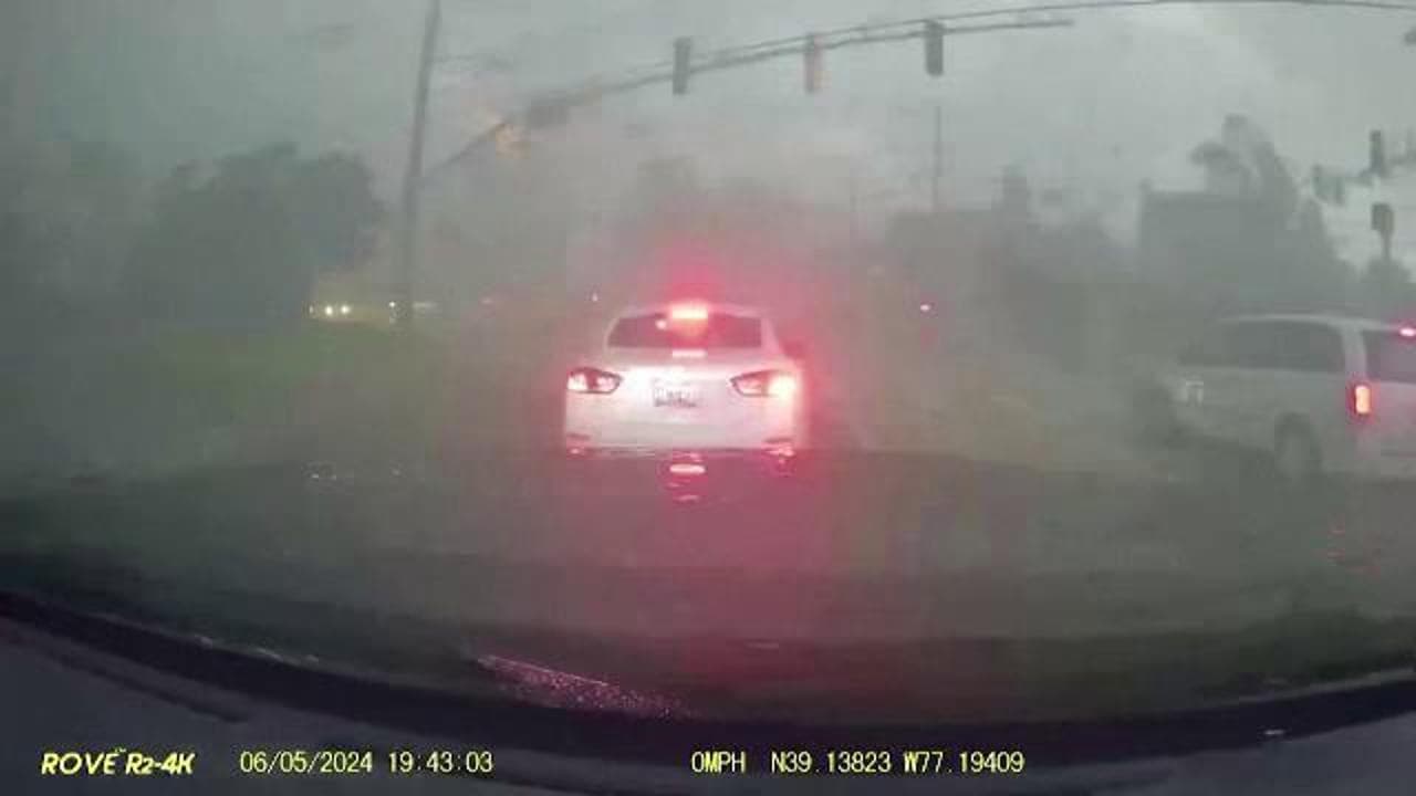 Stati Uniti, un tornado colpisce il Maryland: le immagini di un testimone in mezzo alla tempesta di detriti