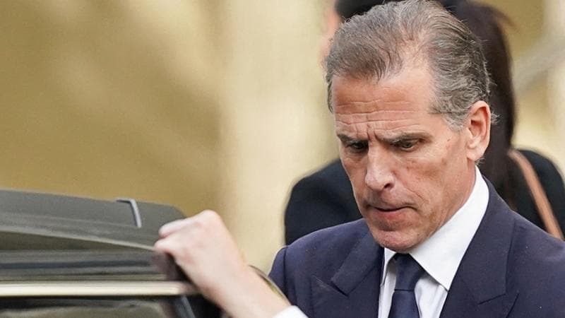 Il figlio di Biden a processo: “Fumava crack ogni venti minuti”. Trump solidale: “Conosco le dipendenze, mio fratello morto per l’alcolismo”