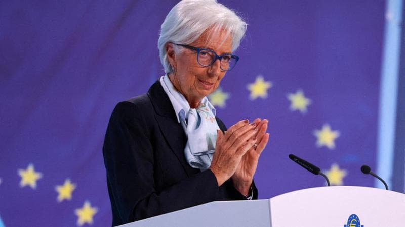 La Bce taglia i tassi di 25 punti: “Ancora forti pressioni sui prezzi”. È la prima volta da 5 anni