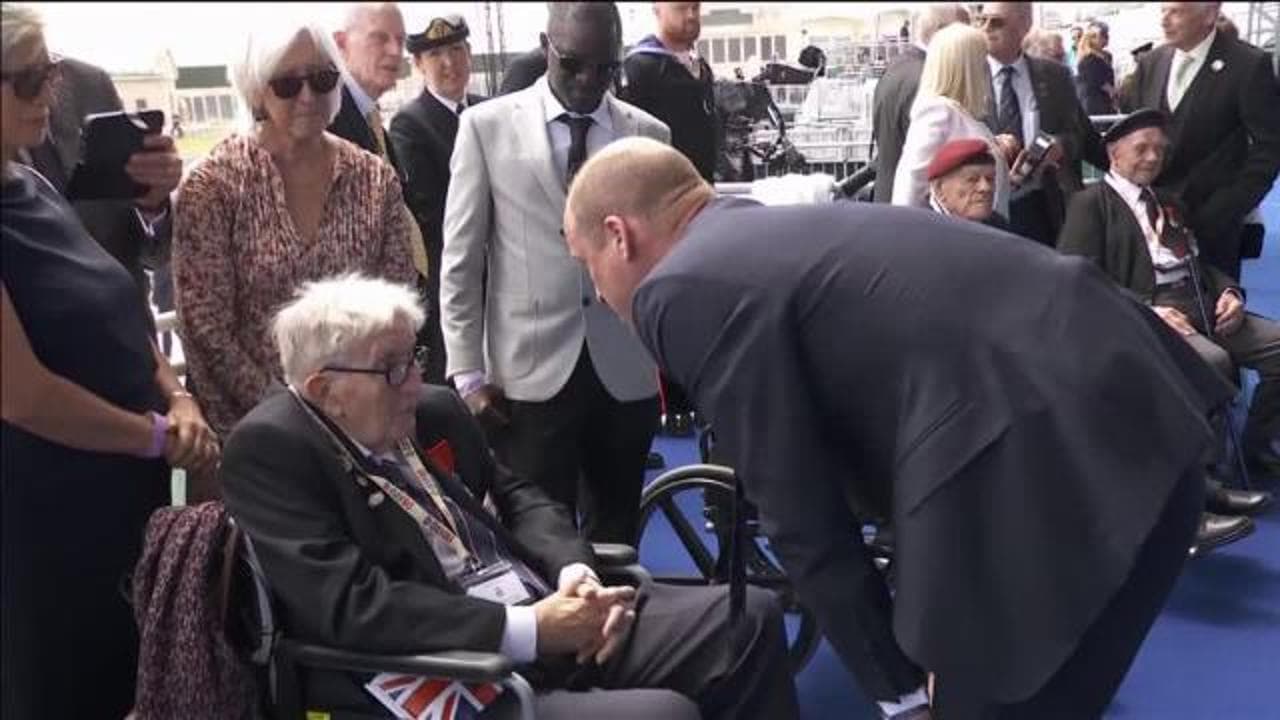 D-Day, un veterano della Normandia al principe William: "Come sta sua moglie Kate?"