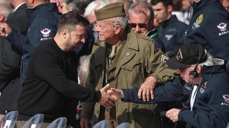 Normandia, Macron e Biden con Zelensky nel ricordo del D-Day