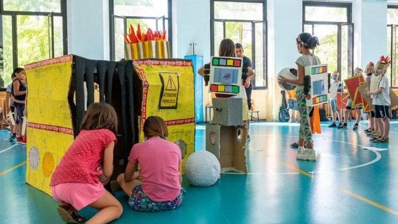 Scuola agli sgoccioli, partono i centri estivi: rincari del 10%. A Milano spesa da 218 euro a settimana