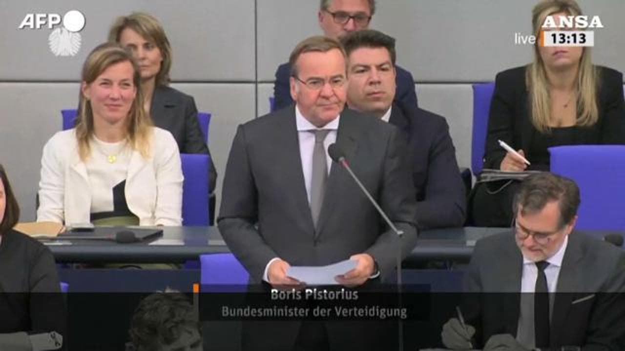 Germania, il ministro della Difesa Pistorius: "Entro il 2029 dobbiamo essere capaci di affrontare una guerra"
